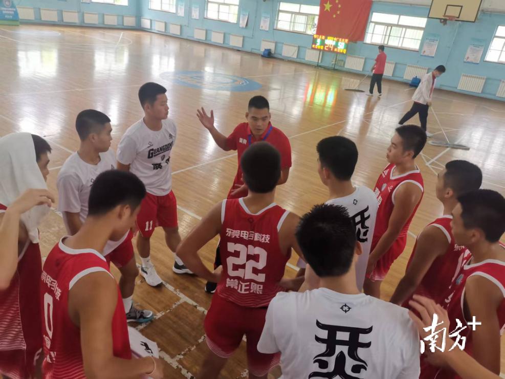 中职篮球队冠军是谁比赛_篮球冠军赛是什么意思_篮球赛冠军