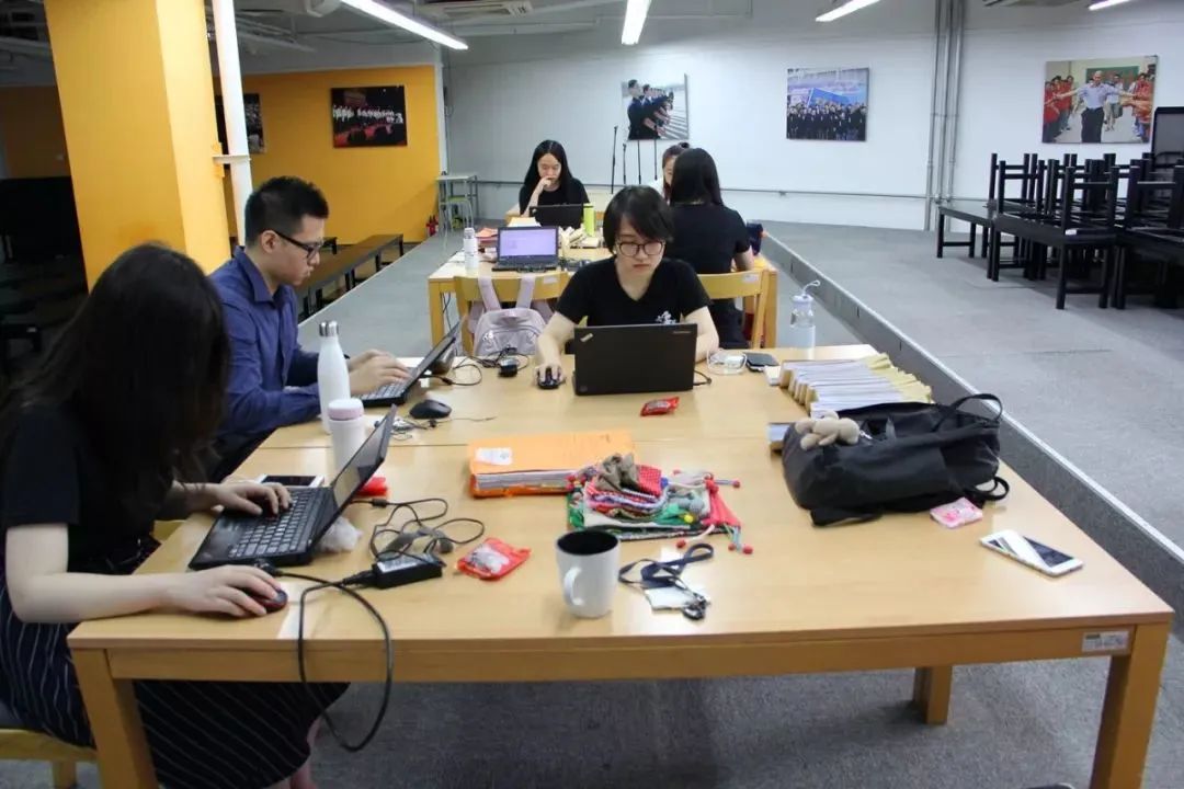 游泳冠军班_学校出过游泳冠军后规定游泳课_游泳冠军奖金多少